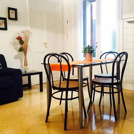 Temporary House Oberdan 아파트 *